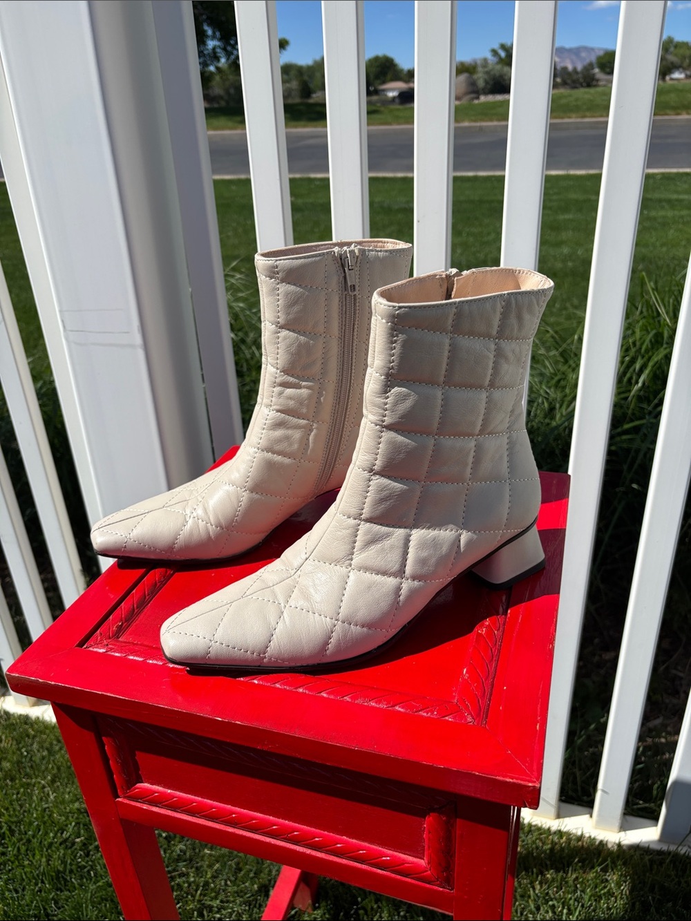 Napoleoni Cream Quilted Boots Made in Italy, Size 7.5